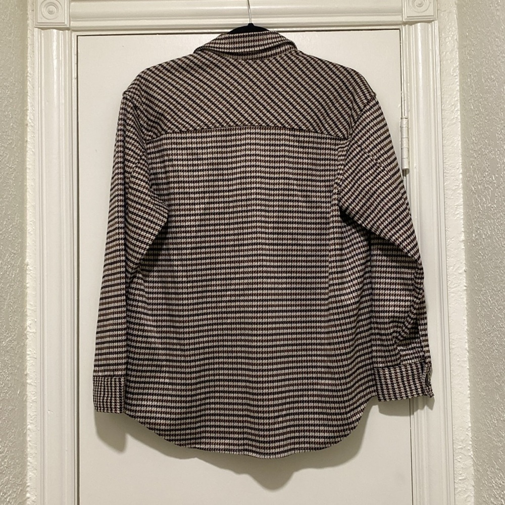 One by Chapter One Light Weight Shacket - Picture 7 of 7